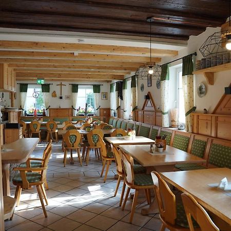 Hotel Gasthof Weisser Loewe 부르그탄 외부 사진