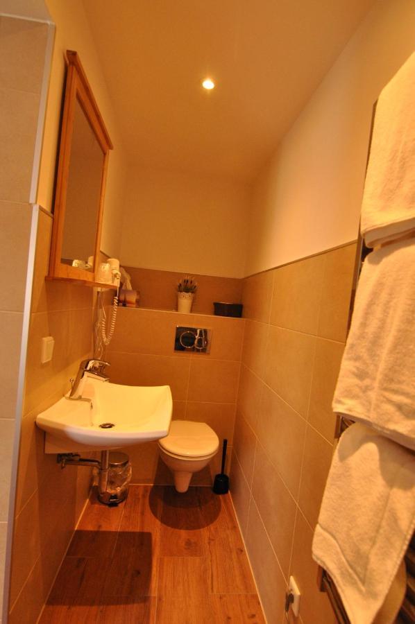 Hotel Gasthof Weisser Loewe 부르그탄 외부 사진