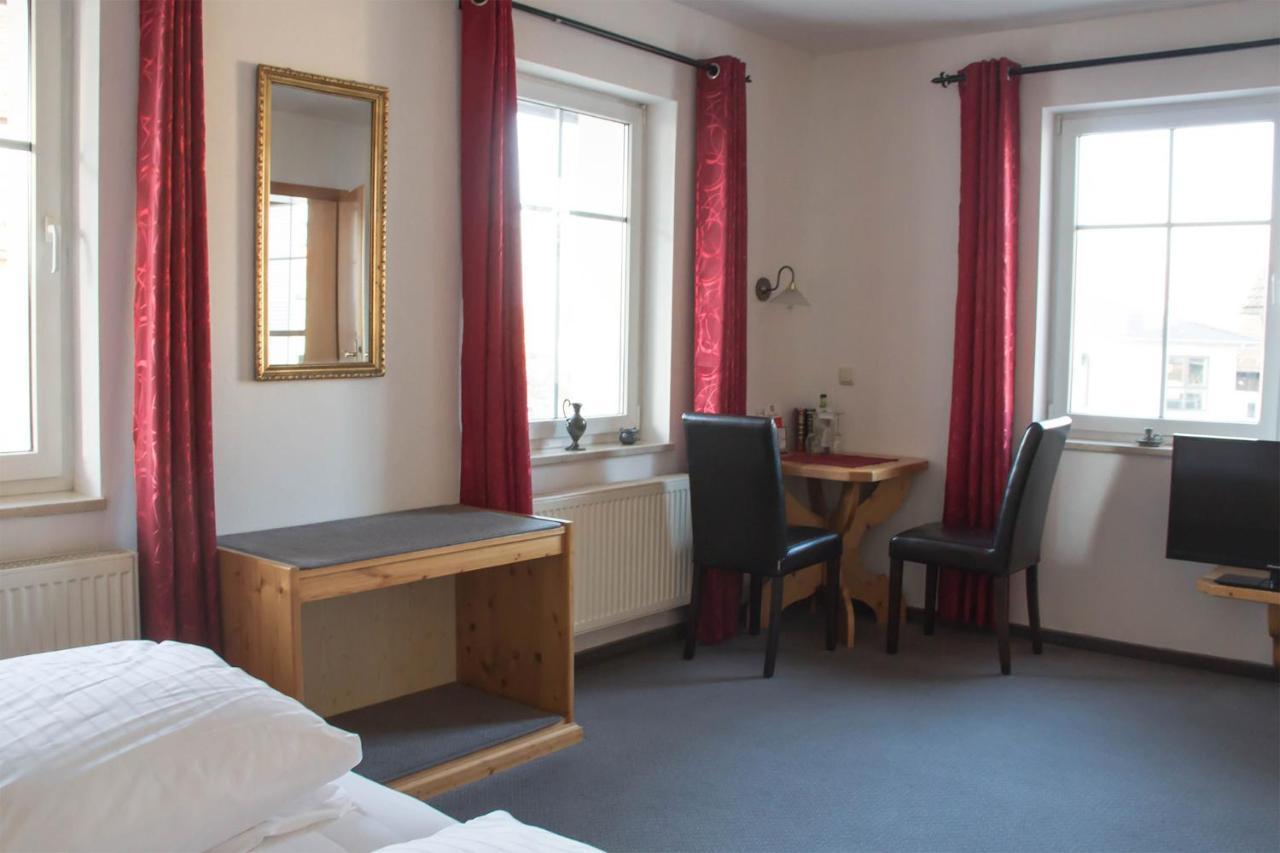 Hotel Gasthof Weisser Loewe 부르그탄 외부 사진