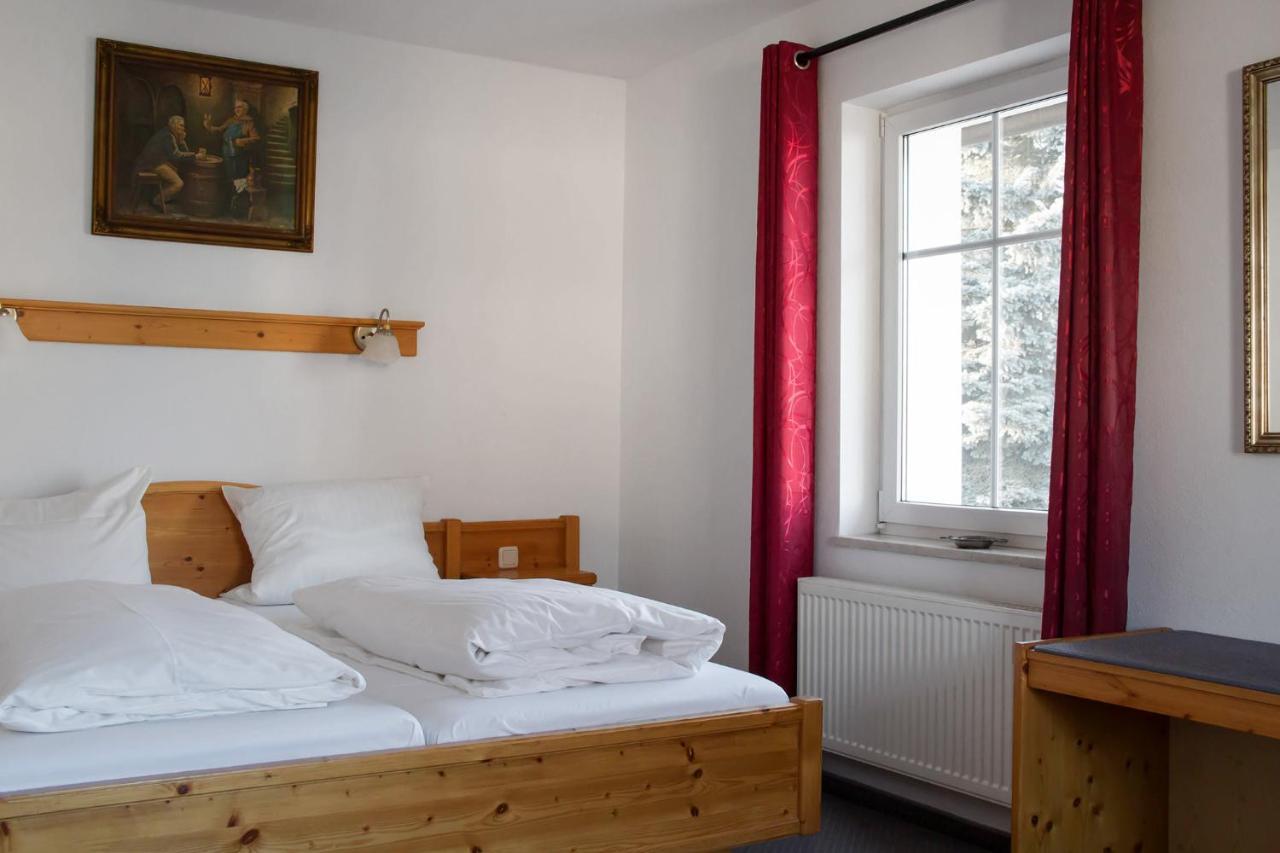 Hotel Gasthof Weisser Loewe 부르그탄 외부 사진