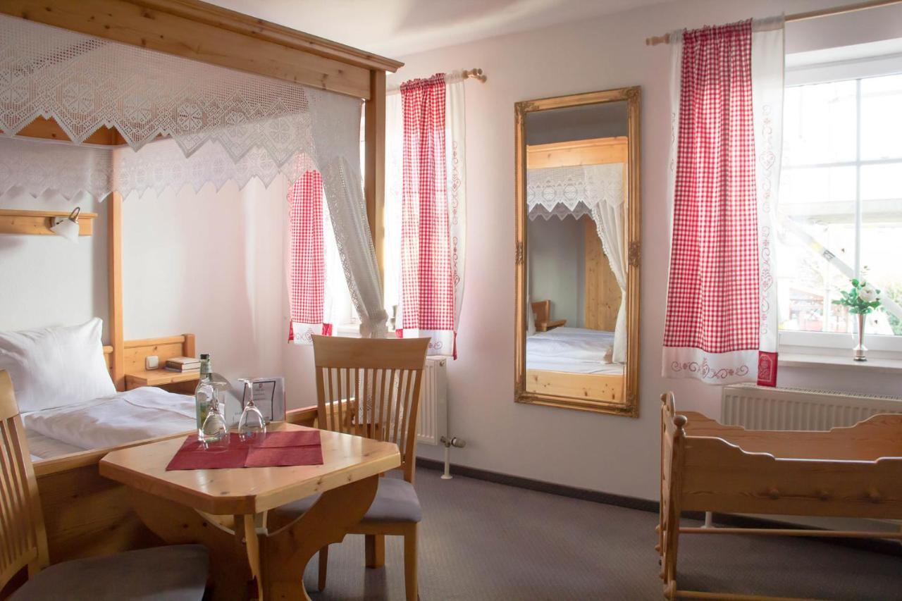 Hotel Gasthof Weisser Loewe 부르그탄 외부 사진