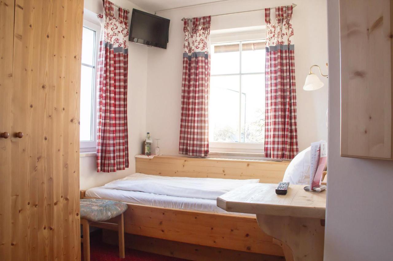 Hotel Gasthof Weisser Loewe 부르그탄 외부 사진