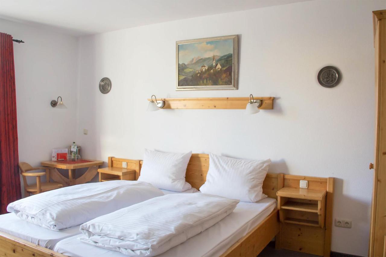 Hotel Gasthof Weisser Loewe 부르그탄 외부 사진