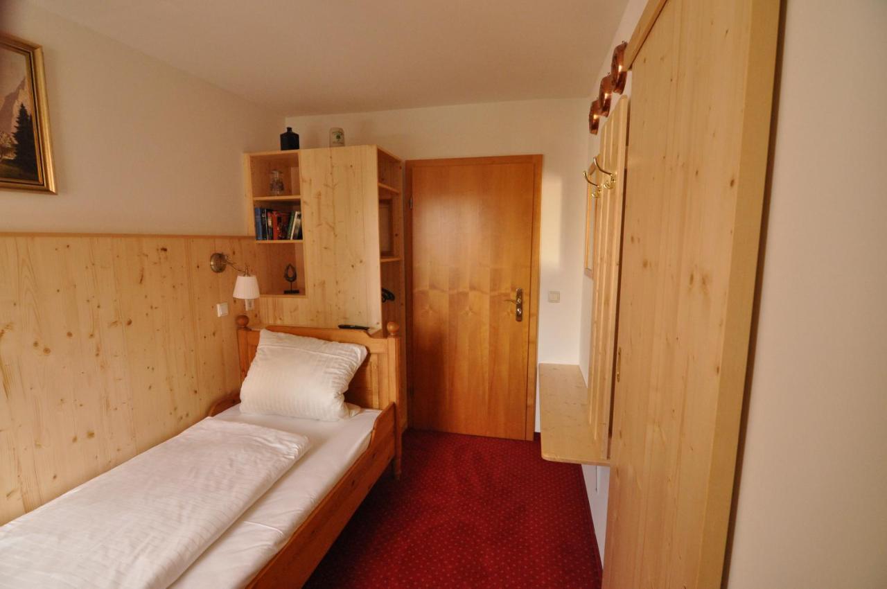 Hotel Gasthof Weisser Loewe 부르그탄 외부 사진